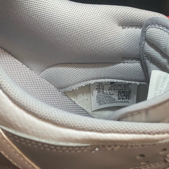 Nike Men's Gray Dunks - Picture 4 of 5